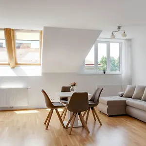 Apartment Elegant In With Patio, Wien