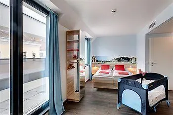 Meininger Hotel Wien Downtown Franz 3*, Vienna
